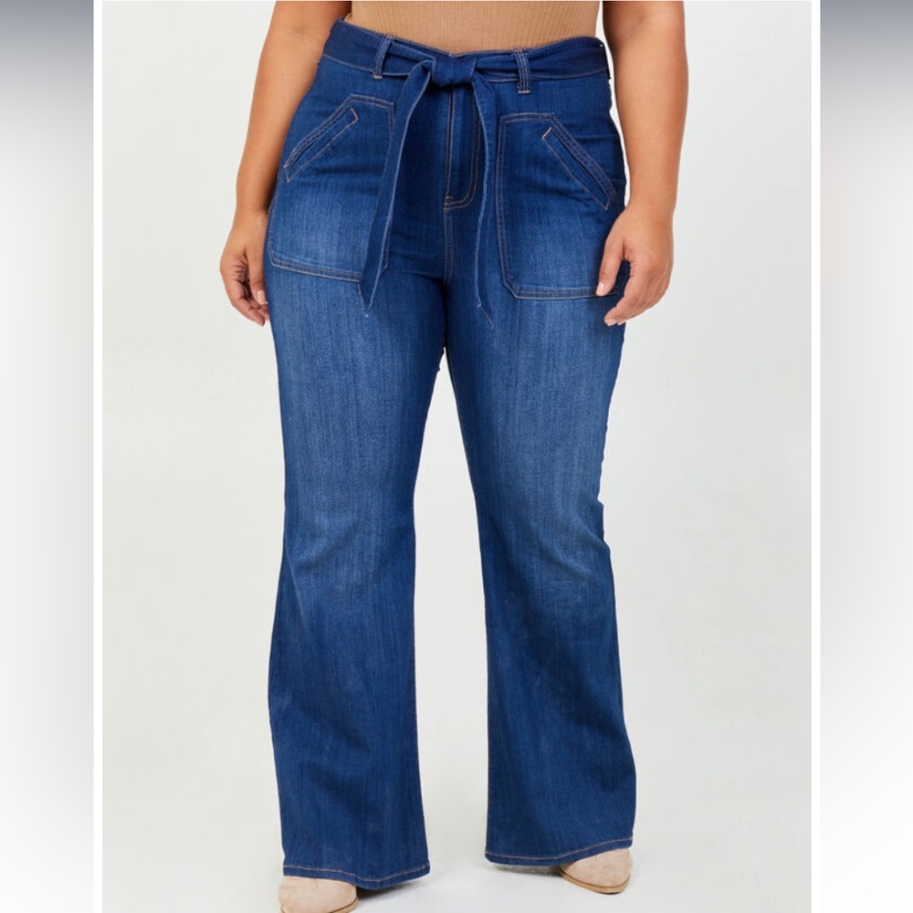NWT Arula Elise Flare Jeans